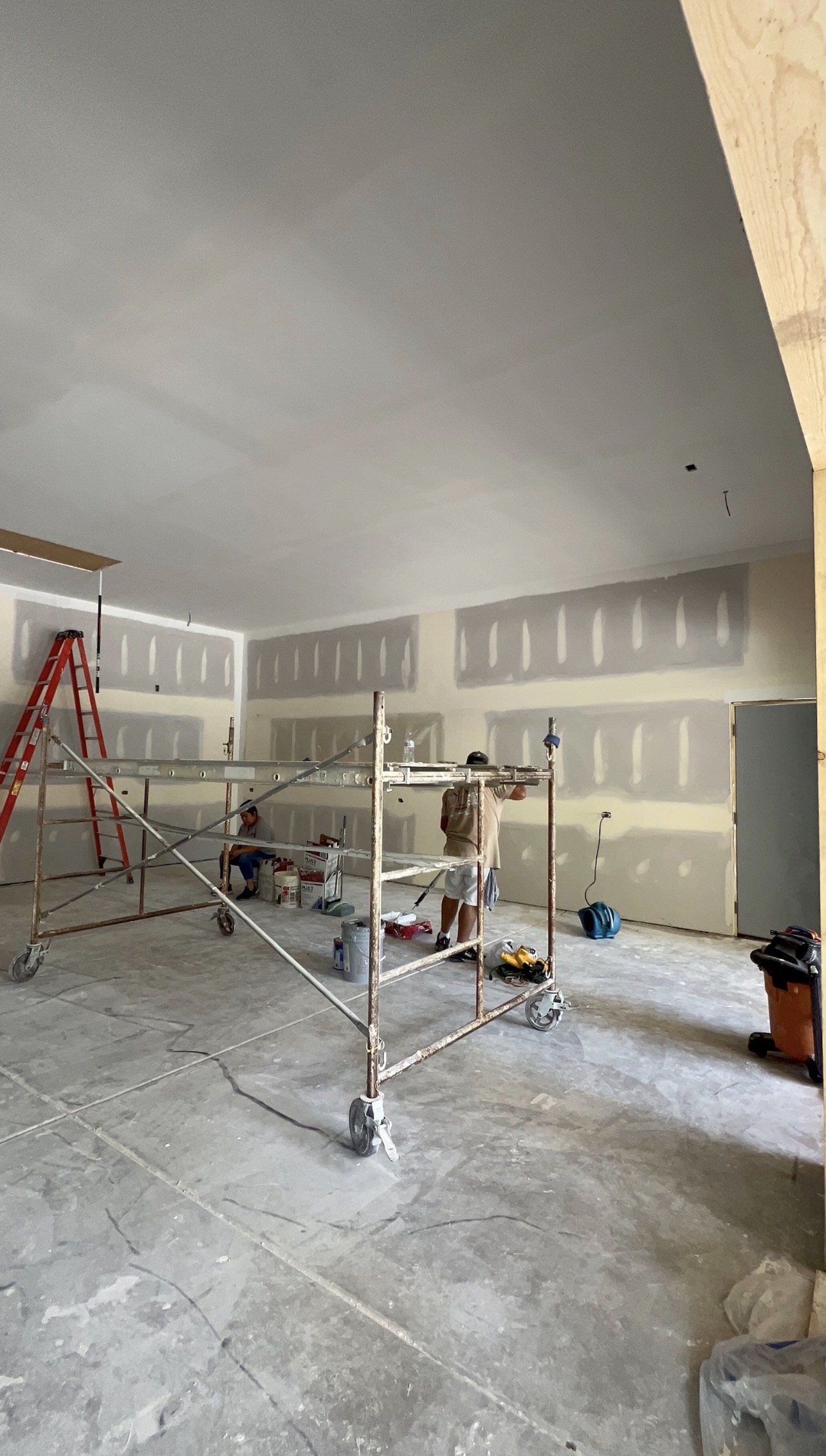 Garage interior before painting and preparation
