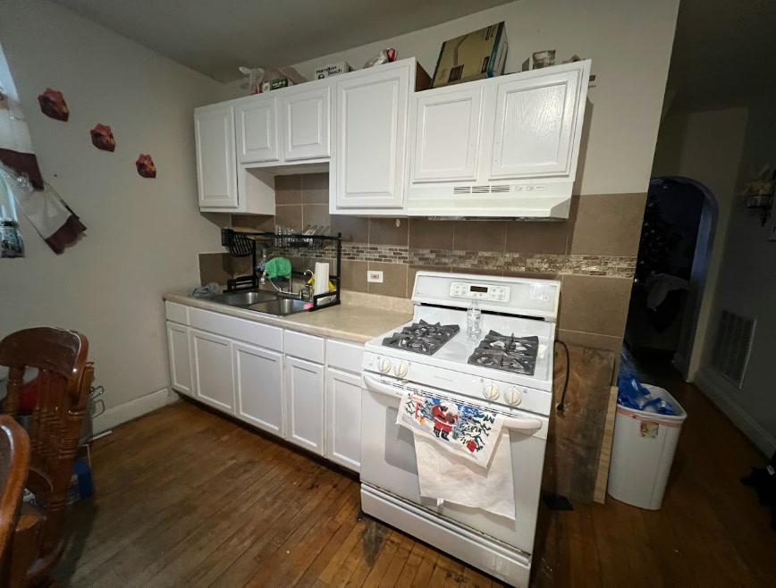 Kitchen cabinets with clean white finish coordinating with oven after painting